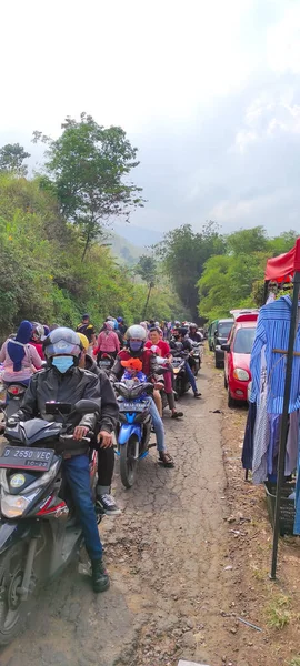 印度尼西亚西爪哇Cikancung 2021年11月3日 一列摩托车堵塞开往印度尼西亚Cicalengka山的照片 — 图库照片