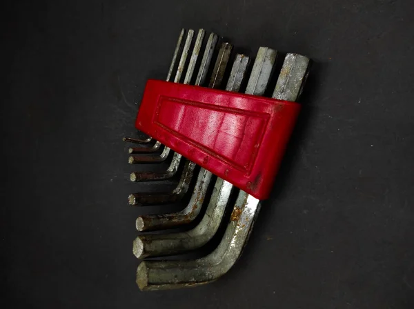 Siyah Arkaplanda Izole Edilmiş Bir Dizi Okşanmış Altıgen Anahtarın Fotoğrafı — Stok fotoğraf