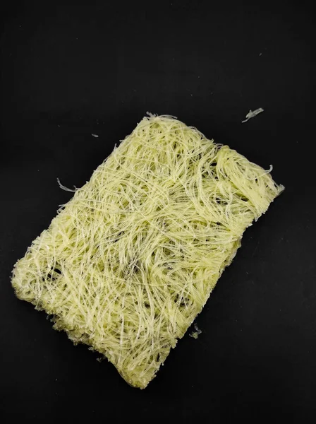 Φωτογραφία Αποξηραμένων Vermicelli Noodles Που Απομονώνονται Μαύρο Φόντο — Φωτογραφία Αρχείου