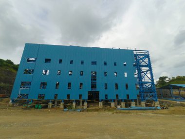 Gorontalo, Endonezya - 18 Eylül 2017: Halen yapım aşamasında olan buhar santralinin fotoğrafı