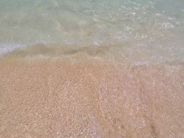 Tolango, Endonezya kıyılarındaki berrak deniz dalgalarının bulanık arkaplan fotoğrafı