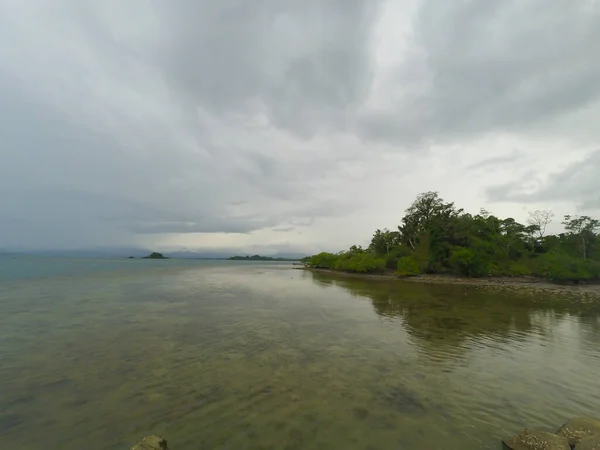 Resumo Desfocado Fundo Desfocado Foto Água Mar Praia Refletindo Nuvens — Fotografia de Stock