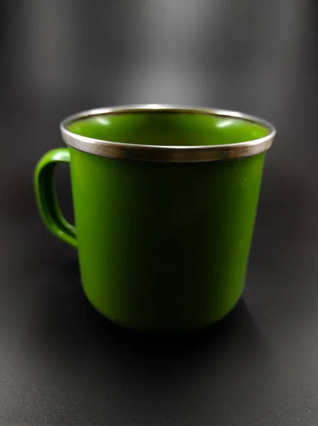 Photo Glass Green Cup Containing Cappuccino Coffee Isolated Black Background — Fotografie, imagine de stoc