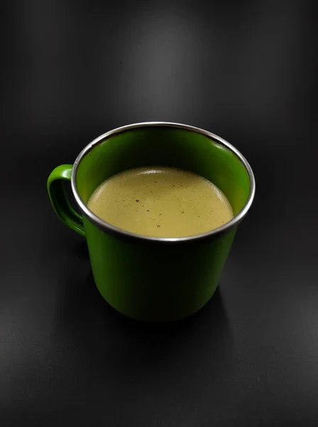Photo Glass Green Cup Containing Cappuccino Coffee Isolated Black Background — Stockfoto