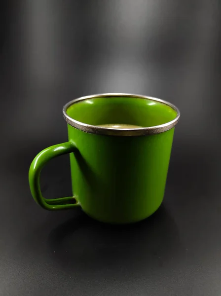 Photo Glass Green Cup Containing Cappuccino Coffee Isolated Black Background — Fotografia de Stock