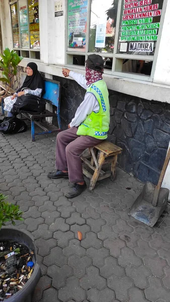 Bandung West Java Indonesia January 2022 Photo Parking Attendant Sitting — Stockfoto