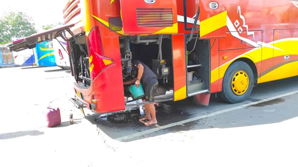 Bandung West Java Indonesia January 2022 Photo Person Cleaning Bus — Stockfoto