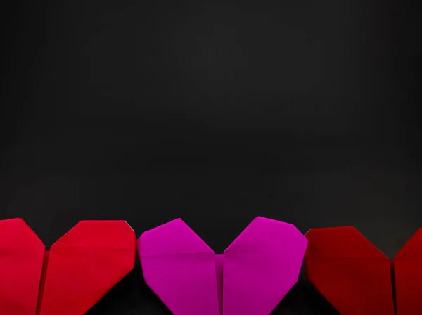 Foto Origami Forma Corazón Tres Colores Para Día San Valentín — Foto de Stock