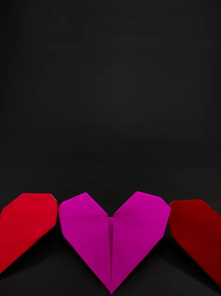 Фото Серця Орігамі Різних Кольорах Дня Валентина Ізольовані Чорному Тлі — стокове фото