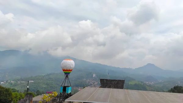 Cicalengka旅游区热气球小山的解像度 — 图库照片