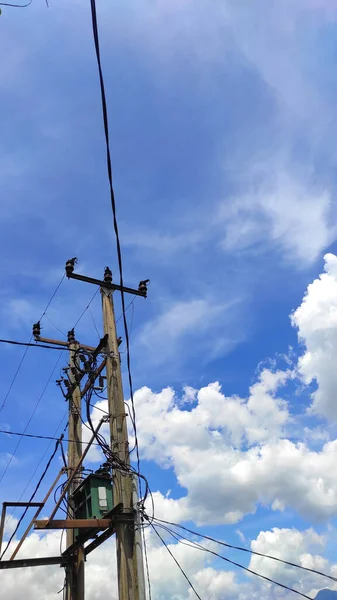 Modrá Obloha Plná Mraků Elektrickou Rozvodnou Oblasti Cikancung Indonésie — Stock fotografie