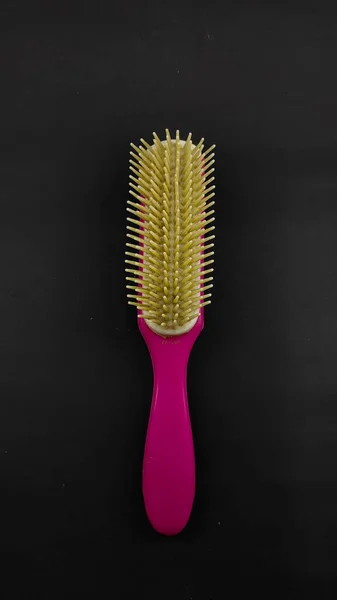 White Pink Straight Comb Isolated Black Background Focus — ストック写真