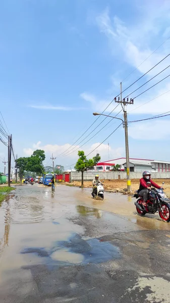 Cikancung Westjava Indonesien April 2022 Abstrakte Wasserpfütze Auf Der Autobahn — Stockfoto