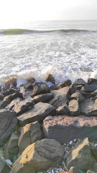 Costa Está Cheia Rochas Para Quebrar Ondas Área Pangandaran Indonésia — Fotografia de Stock