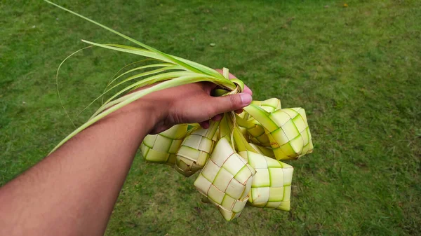 Hand Holding Woven Young Coconut Leaf Called Ketupat Pangandaran Area — Zdjęcie stockowe