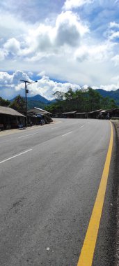 Endonezya 'nın Nagreg bölgesinde dik ve tehlikeli tırmanışlar