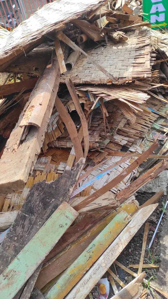 Débris Provenant Une Cabane Démantelée Dans Région Cikancung Indonésie — Photo