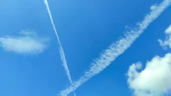 Abstract Defocused Traces Clouds Two Planes Passing Clear Blue Sky — Fotografia de Stock