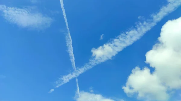 Abstract Defocused Traces Clouds Two Planes Passing Clear Blue Sky — Fotografia de Stock