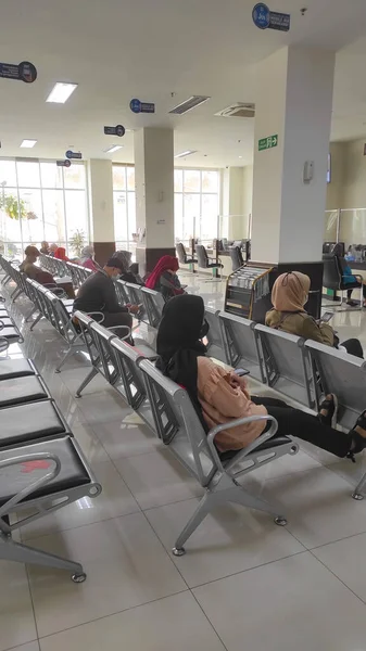 Cikancung West Java Indonesia July 2022 Some People Sitting Waiting — Stockfoto