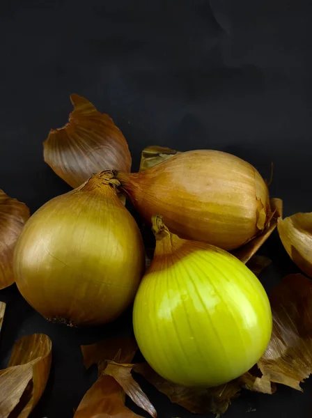 Abstract Defocused Blurred Background Photo Pile Onions Isolated Black Background — ストック写真