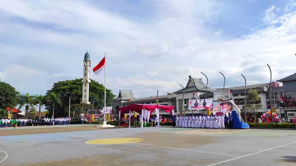 Defocused Blur Photo Field Middle Cicalengka City Square Vacated Flag — 图库照片