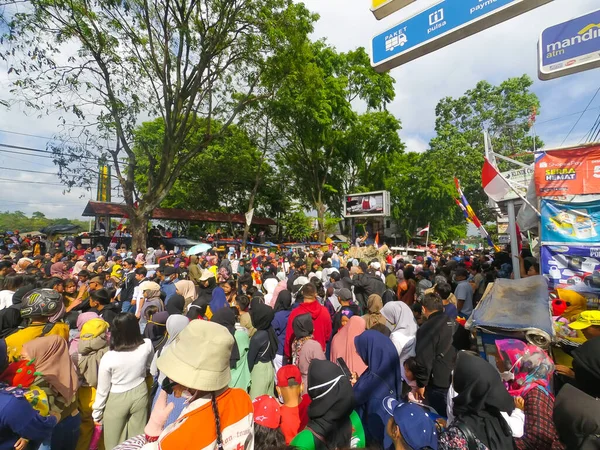 인도네시아 2022 거리를 메움으로써 인도네시아 독립을 축하하는 주민들의 열정을 사진들 — 스톡 사진