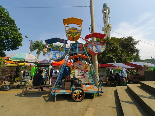 西爪哇 西爪哇 Cicalengka 2022年8月17日 印度尼西亚Cicalengka地区城市广场儿童游乐的抽象失焦模糊照片 不集中精神 — 图库照片