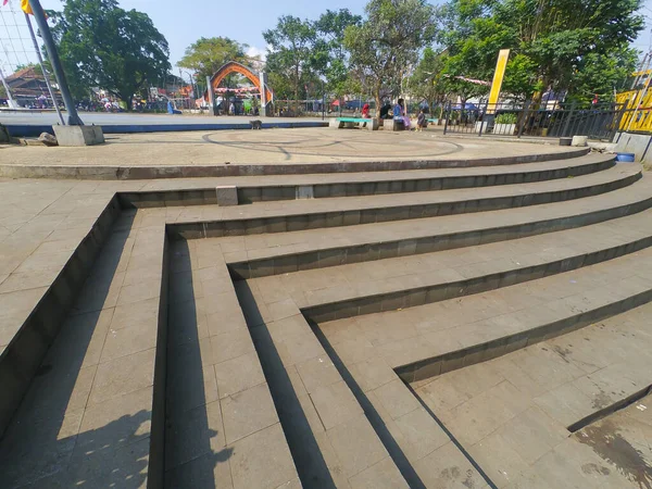 Cicalengka Endonezya Şehir Meydanında Dirsek Oluşturan Merdivenlerin Fotoğrafı — Stok fotoğraf