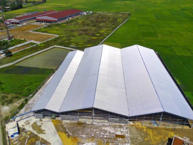 Cikancung - Endonezya 'daki bir deponun geniş ve uzun çatısının soyut Odaklanmış Görüntü Uçurumu fotoğrafı. Odaklanma