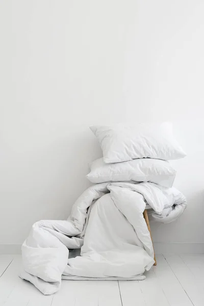 Haushalt Hotelservice Und Wäschekonzept Vertikale Ansicht Der Sauberen Weißen Decke — Stockfoto