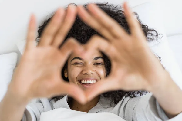 Portrait Happy Afro American Woman Waking Home Showing Love Sign — Stock Photo, Image