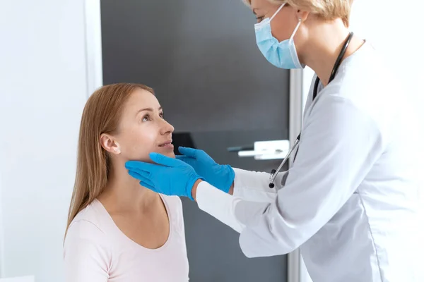 Healthcare Treatment Concept Qualified Endocrinologist Checks Throat Neck Female Patient — Stock Photo, Image