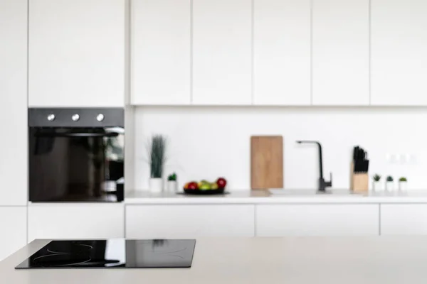 Nordic Style Kitchen Interior Design Black Induction Cooker Современная Посуда — стоковое фото