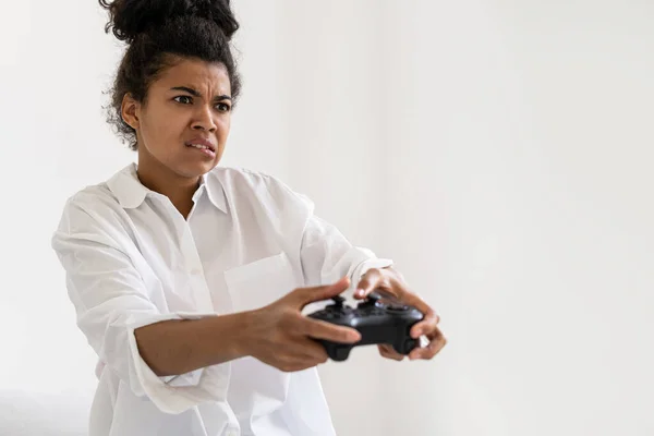 Retrato Afro Americano Segurando Joystick Jogar Videogame Conceito Realidade Virtual — Fotografia de Stock