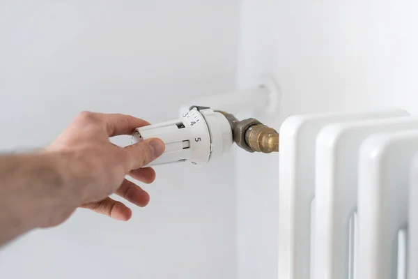 Energiezuinig Verbruik Besparing Van Hulpbronnen Aanpassingstemperatuur Witte Radiator Gewassen Beeld — Stockfoto