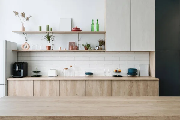 Leere Arbeitsplatte Der Küche Mit Modernem Interieur Holztischplatte Gegen Neue — Stockfoto