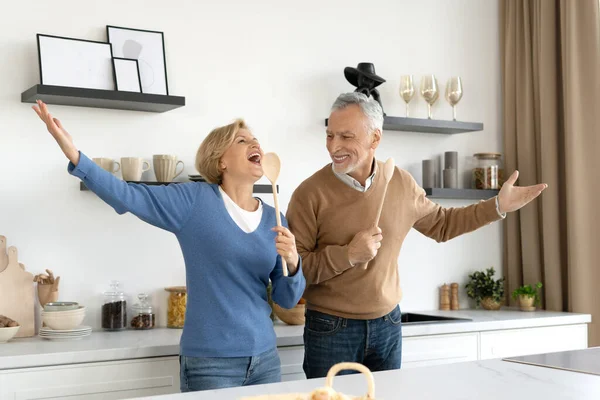 Side View Rejoiced Mature Married Couple Laughing Loud Singing Songs — ストック写真