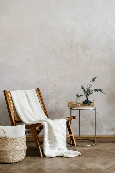 Loft Interior White Cushion Wicked Basket Close Wooden Chair Home — Fotografia de Stock