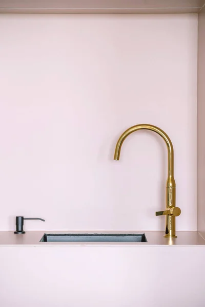 Closeup Shiny Golden Water Tap Built Dispenser Liquid Soap New — Zdjęcie stockowe