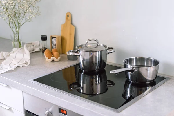 Cozinhar Alimentos Panela Aço Inoxidável Com Tampa Placa Indução Construída — Fotografia de Stock