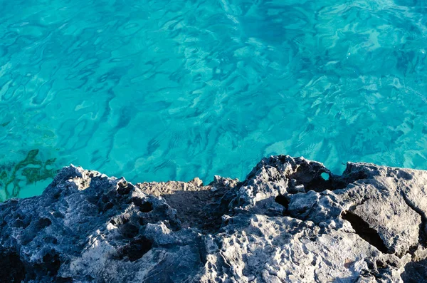 Contraste Rocha Mar Mediterrâneo Turquesa Fechar Texturas Natureza Mar Calmo — Fotografia de Stock