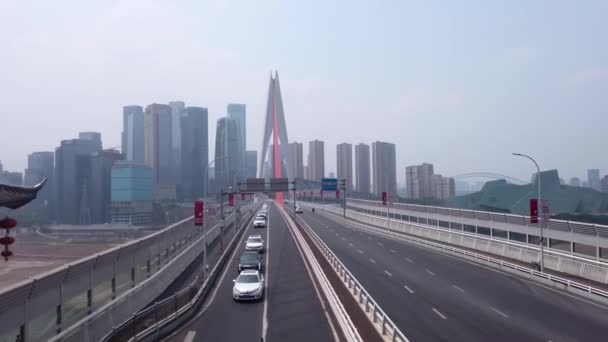 Marcher Sur Pont Qiansimen Chongqing Plan Panoramique Déplaçant Dessus Long — Video