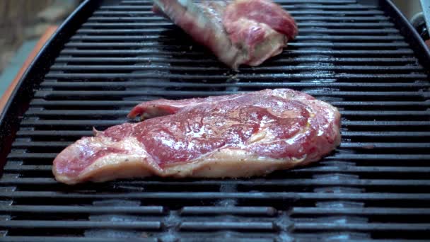 Raw Steaks Flipped Cooking Bbq Organic Seasoned Oiled Beef Steaks — Stock Video
