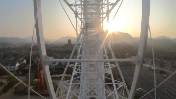 Ferris Wheel Top Pov Empty Ferris Wheel Cresting Highest Point — Vídeo de Stock