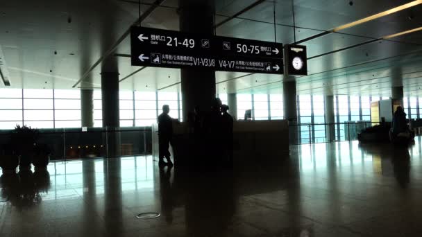 Sign Directing Passengers Gates Lounges Pudong Airport Shanghai Terminal Silhouetted — Stock Video