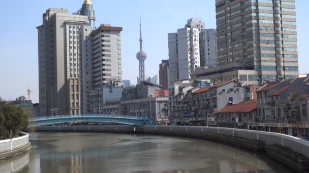 Shanghai Pearl Tower Mellan Bostadshus Suzhou Floden Alternativ Utsikt Över — Stockvideo
