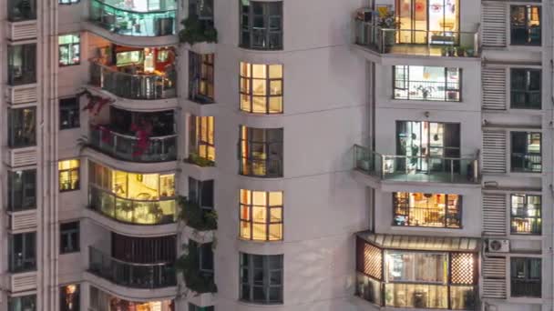 Zaman Aşımına Uğramış Apartman Pencereleri Shenzhen Çin Bir Gecede Yanan — Stok video