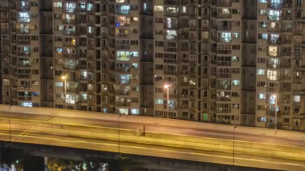 Timelapse Edificios Apartamentos Por Noche Junto Carretera Elevada Caducidad Del — Vídeo de stock