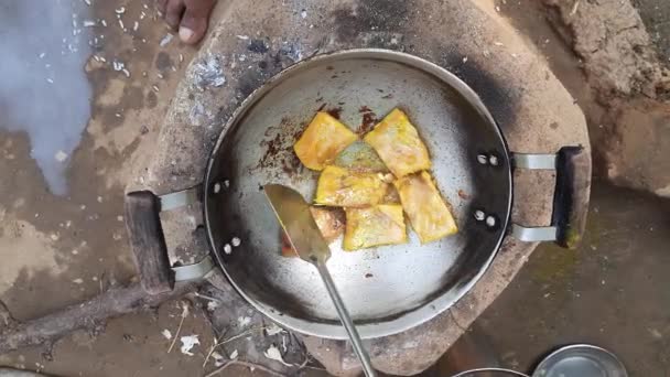 Fisch Holzofen Braten Traditioneller Kochstil Indien Das Essen Wird Durch — Stockvideo